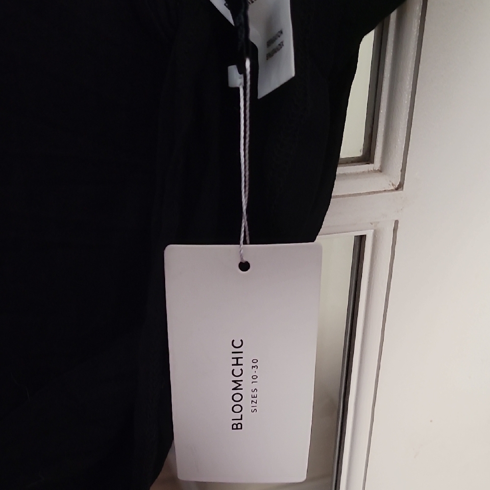 BloomChic Black Short Sleeve Top - Picture 2 of 8